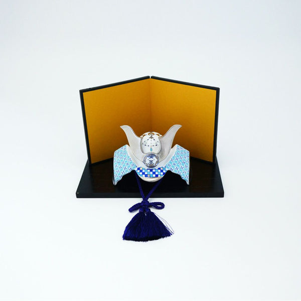 JAPAN BLUE かぶと 吉祥尽くし紋 ブルー 木箱入 台座 屏風付