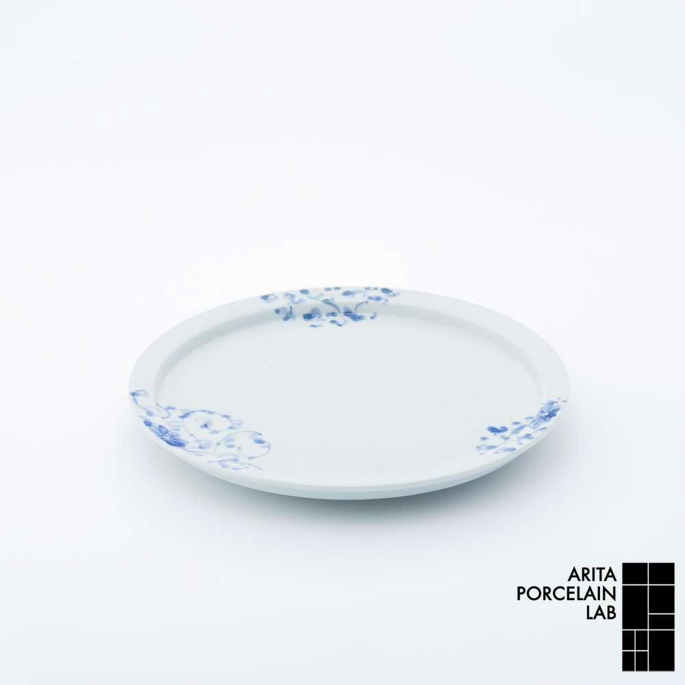 岡晋吾　7寸皿 岡晋吾 7寸天平平皿 菊唐草 – ARITA PORCELAIN LAB [公式オンラインストア]