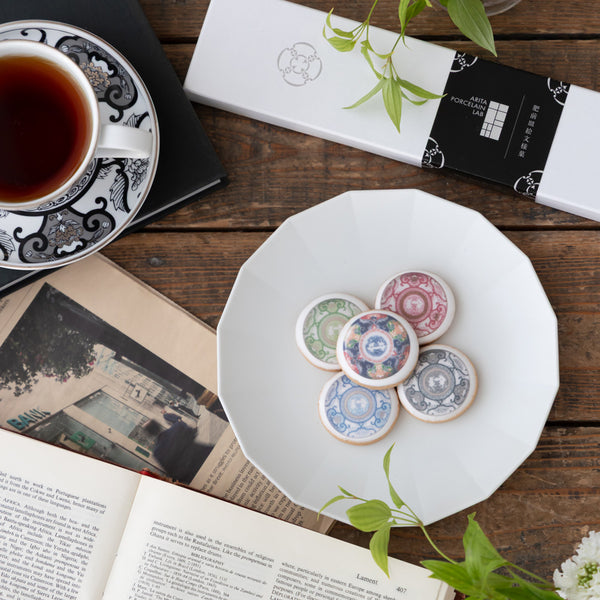 JAPANシリーズ 密閉保存瓶 キャニスター 古伊万里草花紋 オリジナルクッキー5種 化粧箱入